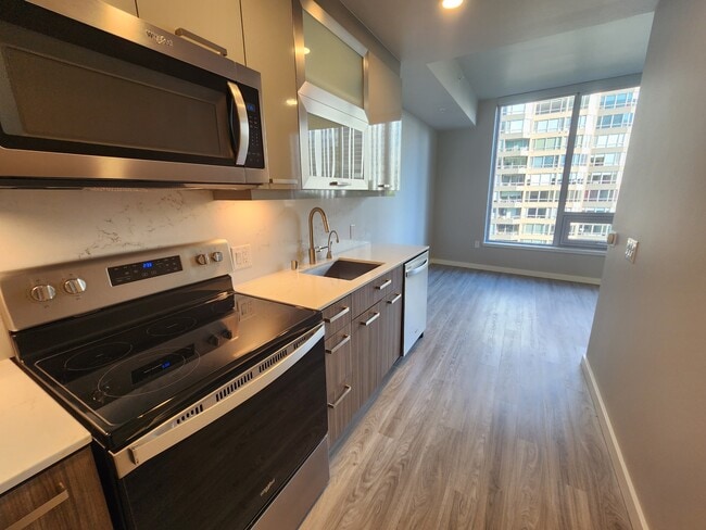 Building Photo - 888 Bellevue Apartments