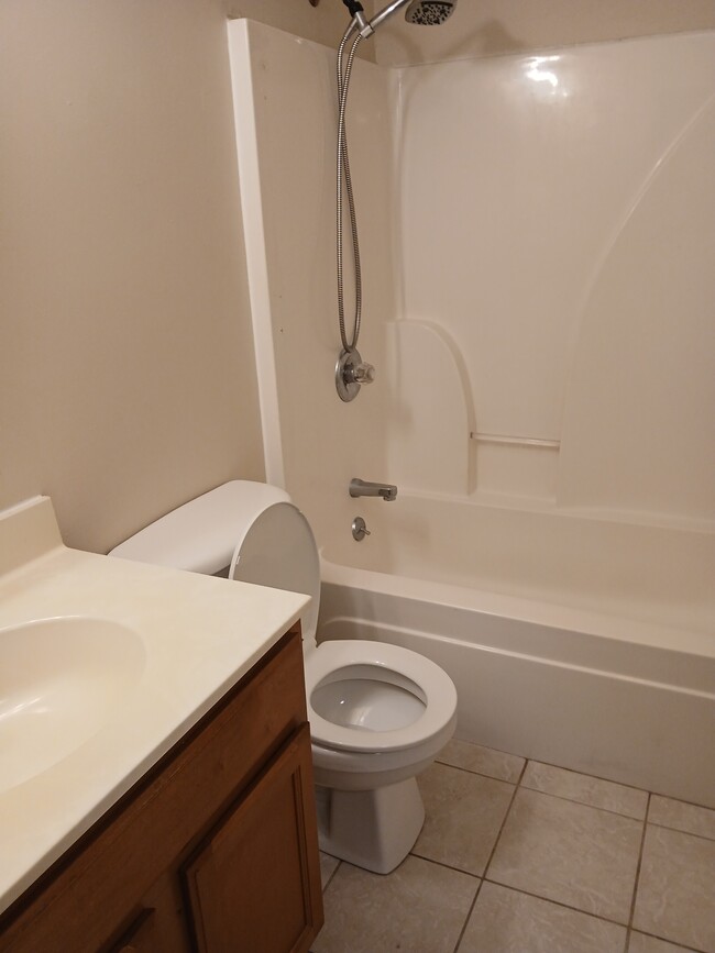 Building Photo - 319 E Mill St