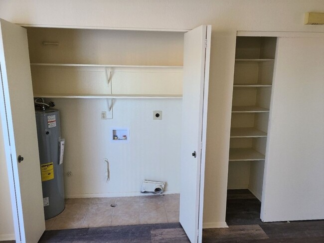 Building Photo - LA CRESCENTA CONDOMINIUMS