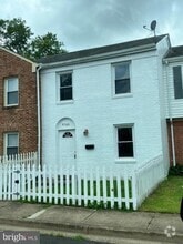 Building Photo - 9760 Bragg Ln