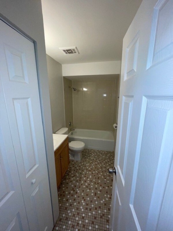 505 Madison Ave, Calumet City, IL 60409 Condo for Rent in Calumet