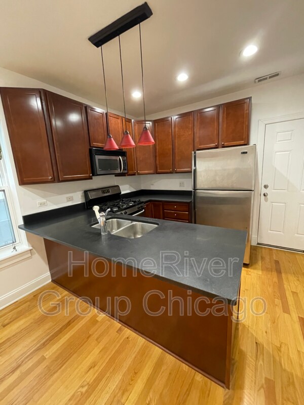Foto del edificio - 6815 N Lakewood Ave