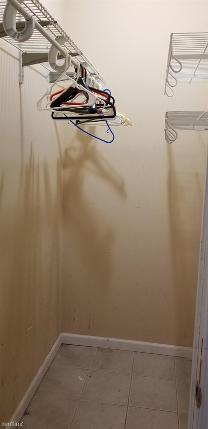 Foto del edificio - Studio, 1 bath  - 1165 Mary St Apt 4