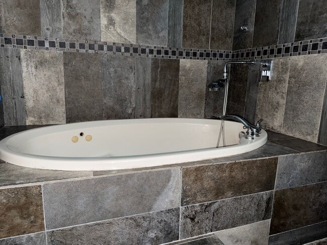 Foto del edificio - 1310 Cinnamon Way W