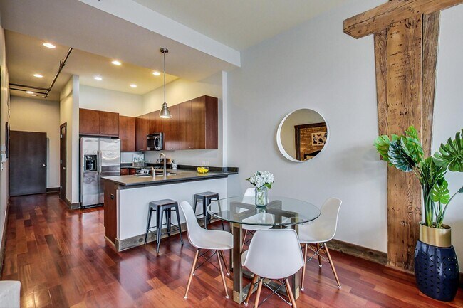 Foto del edificio - 3133 N Lakewood Ave