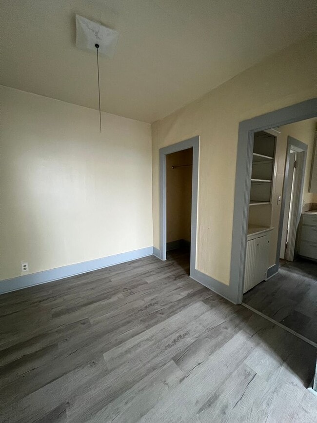 Building Photo - 315