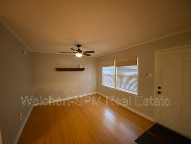 Building Photo - 4850 Marlin Ave