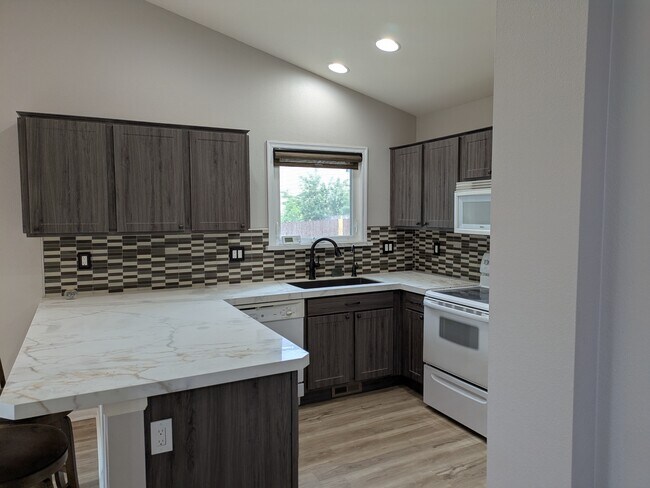 Building Photo - 2067 Woodpark Dr