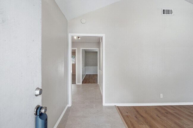 Foto del edificio - 2119 Williamsburg Ct S