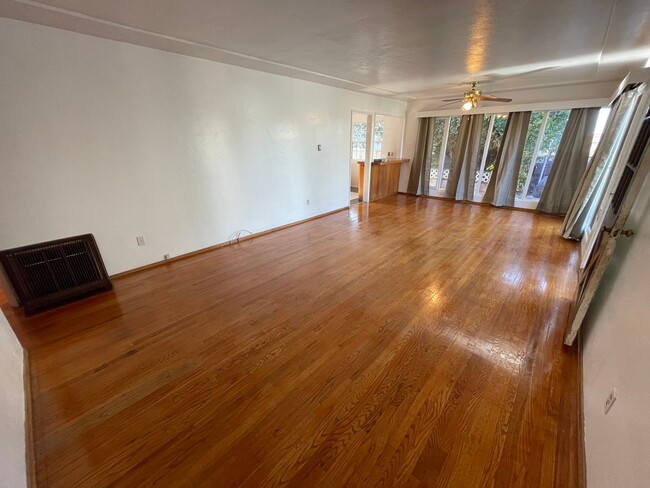 Building Photo - Charming 3BR/2BA Home Nestled in the Hills of Ocean Beach