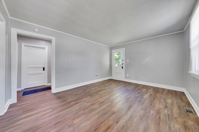 Building Photo - 1142 Sylvan Ave