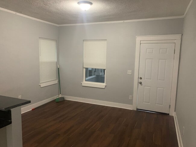 Foto del edificio - Remodeled Bungalow Ready to Rent $1425