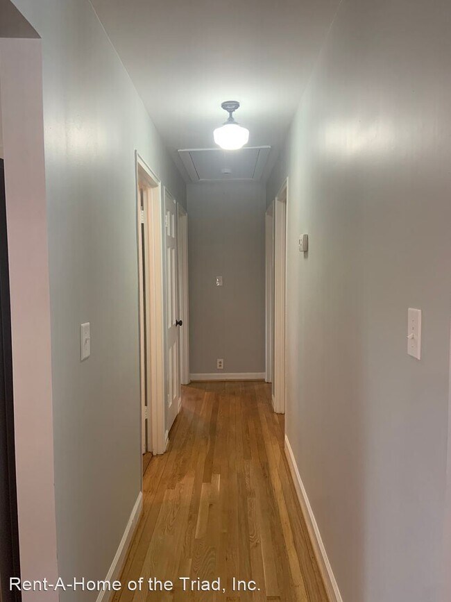 Foto del edificio - 3 br, 1 bath House - 2110 Maple Street