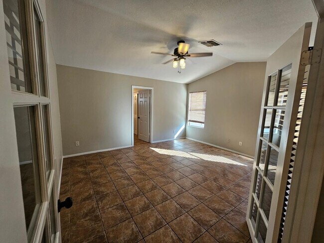 Foto del edificio - 406 E Century Ave