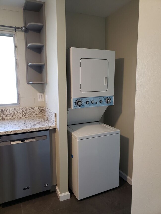 Foto del edificio - Pacific Village Townhouse - 3 bedrooms, 2....