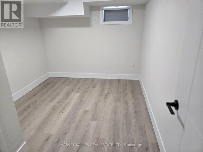 Photo du bâtiment - 111 McAllister Rd