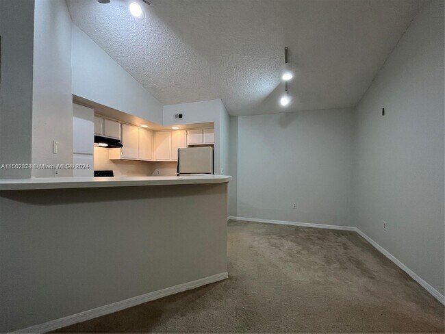 Foto del edificio - 1401 Village Blvd