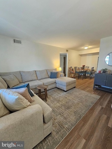 Photo - 6922 Hilltop Dr Apartment