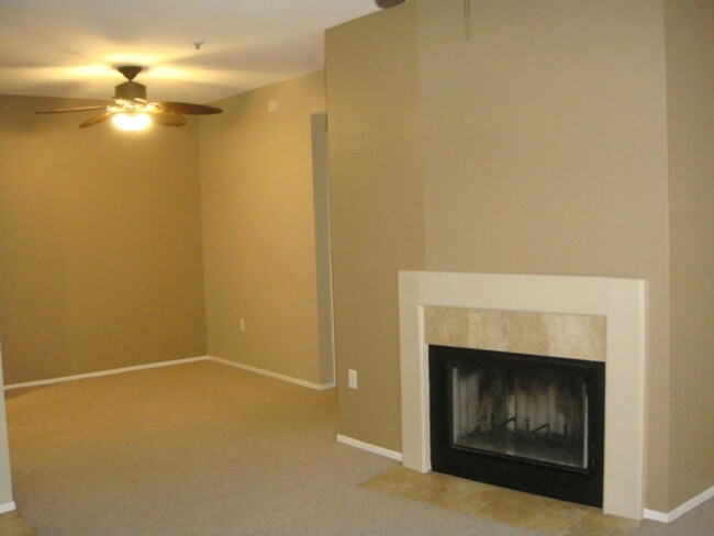 Foto del edificio - NICE 1 BDRM 1 BATH DOWNSTAIRS CONDO FOR LE...