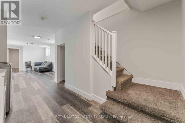 Photo du bâtiment - 35 Sherry Ln