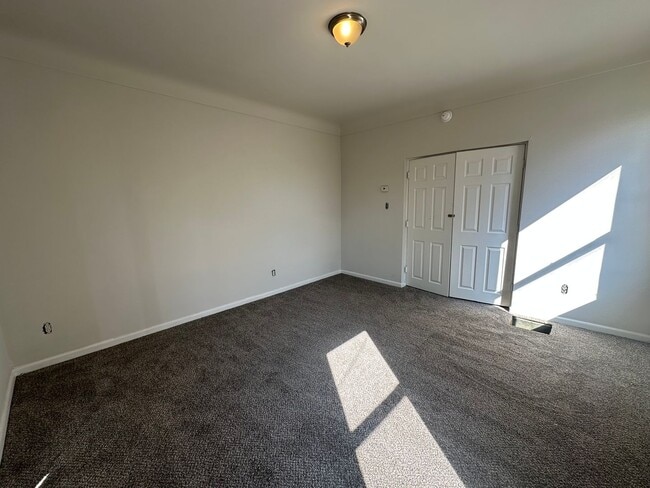 Building Photo - CHEVIOT - Roomy 3 bed 1 bath upstairs in 2...
