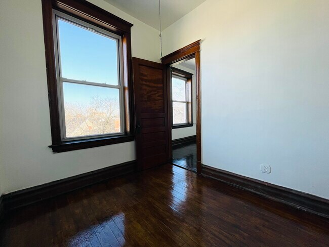 Foto del edificio - 3608 S Wood St