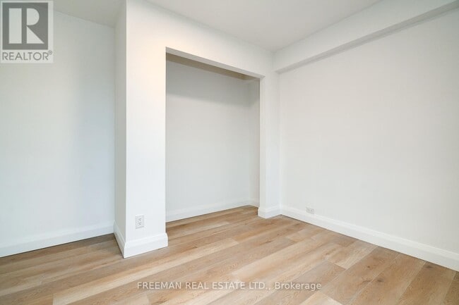 Photo du bâtiment - 2707 Yonge St