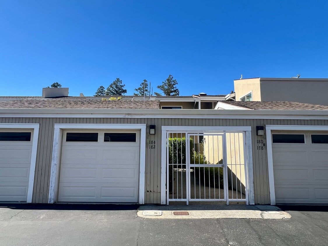 Primary Photo - Stunning, spacious and large Milpitas cond...