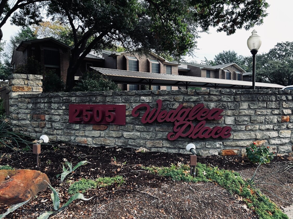 2505 Wedglea Dr, Dallas, TX 75211 Condo for Rent in Dallas, TX