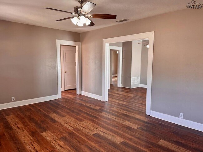 Foto del edificio - 1710 Monroe St