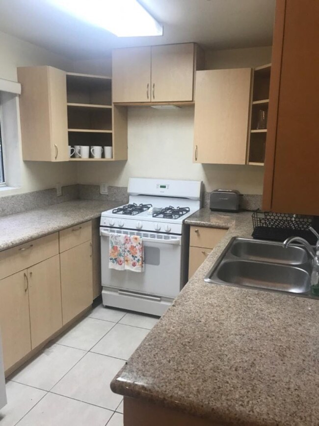 Foto del edificio - 14655 Vanowen St