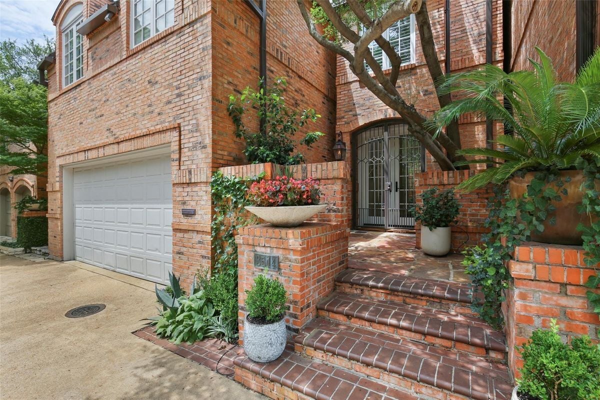 Primary Photo - 3514 N Fitzhugh Ave