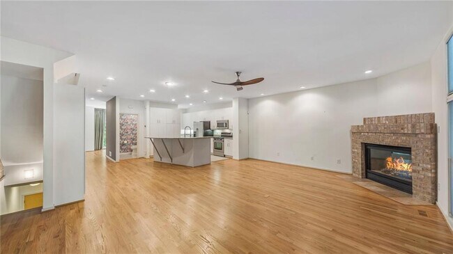Foto del edificio - 1330 Fernwood Cir NE