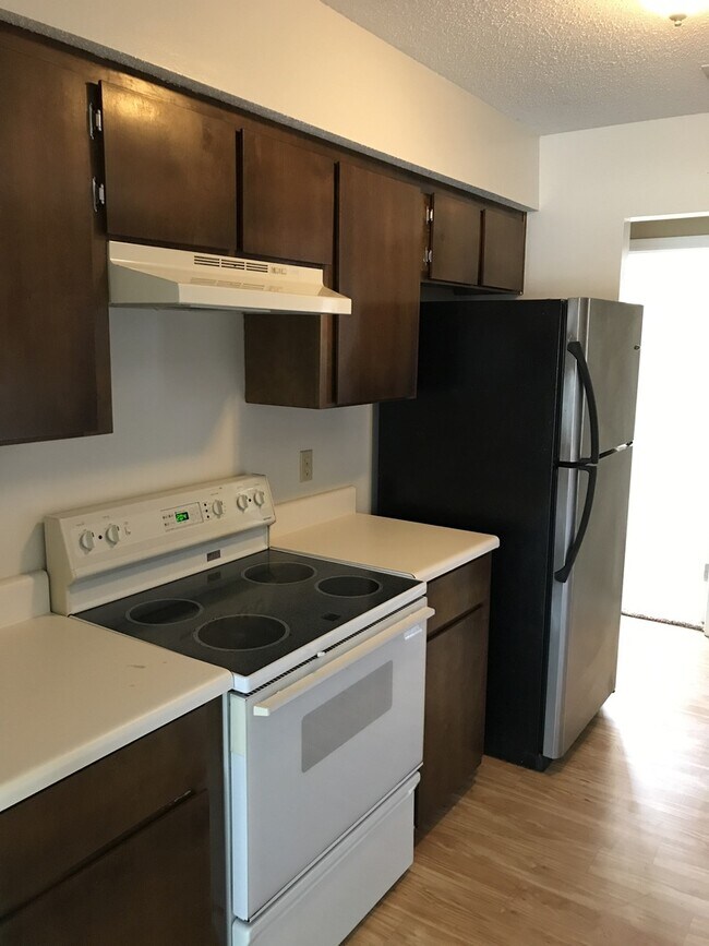 Foto del edificio - Spacious 3-Bedroom Home with Fenced Yard -...