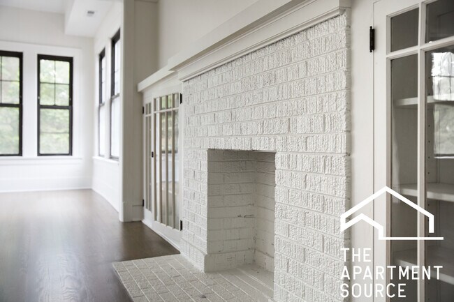 Building Photo - 6330 N Wayne Ave