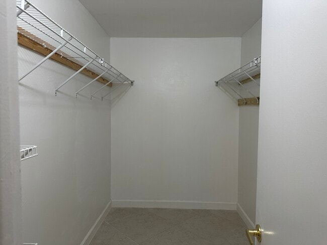 Vestidor Primario - 22313 SW 57th Cir