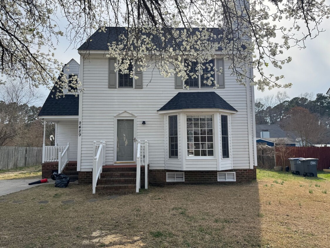 Primary Photo - 3 Bedroom 2.5 Bath House with Large Yard a...