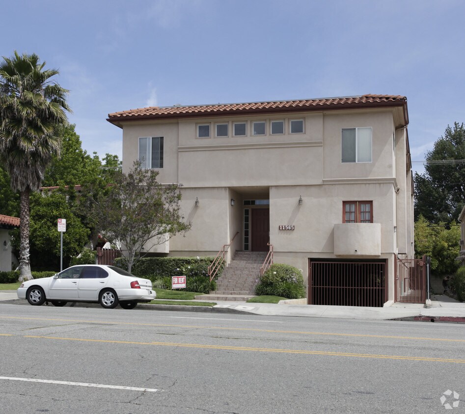 Foto del edificio - 11565 Riverside Dr