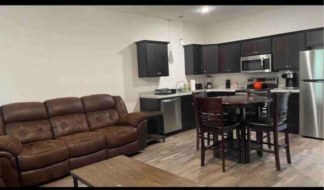 Foto del edificio - 21 Walnut Grv Ave