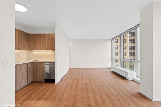 Foto del edificio - 2400 N Lakeview Ave