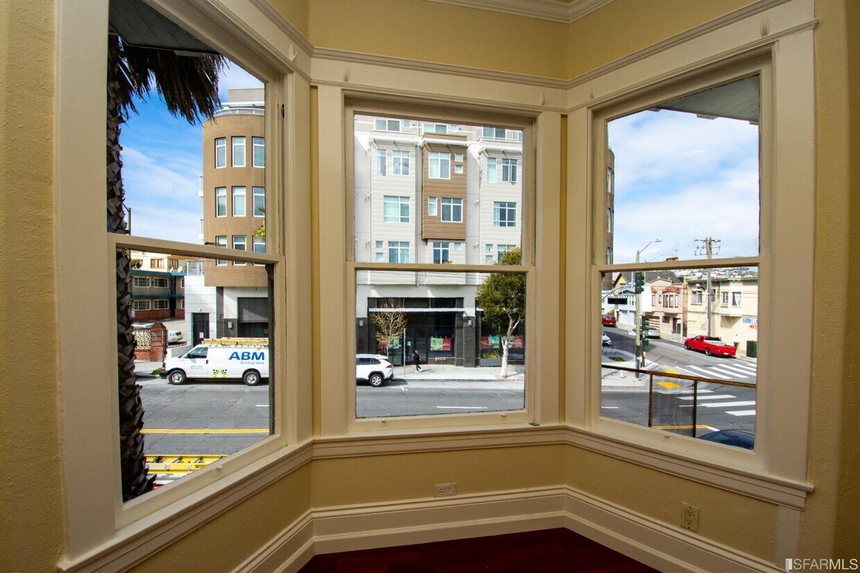 Primary Photo - 5087 Mission St