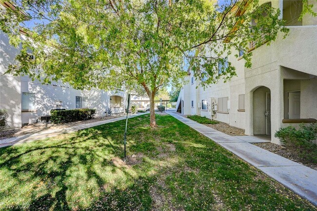 Building Photo - 5650 E Sahara Ave