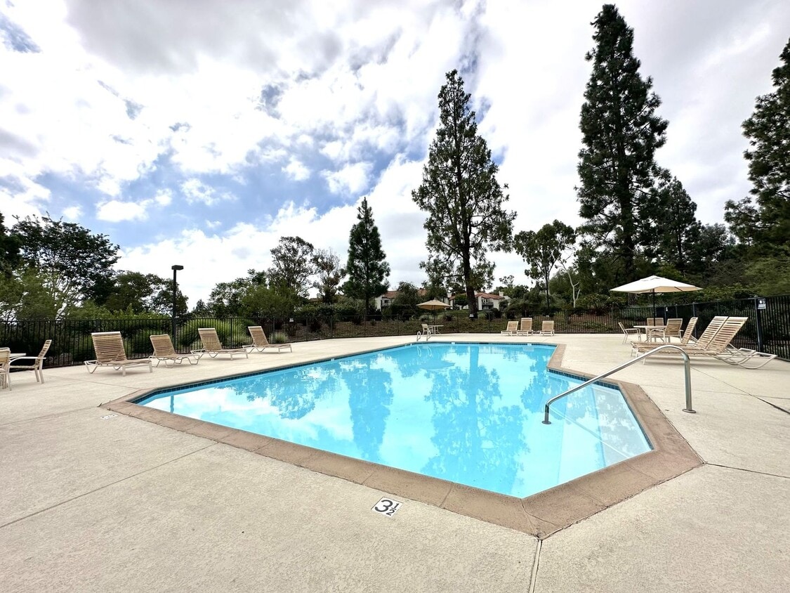 Building Photo - Spacious 2BD Condo in Bernardo Greens with Garage!