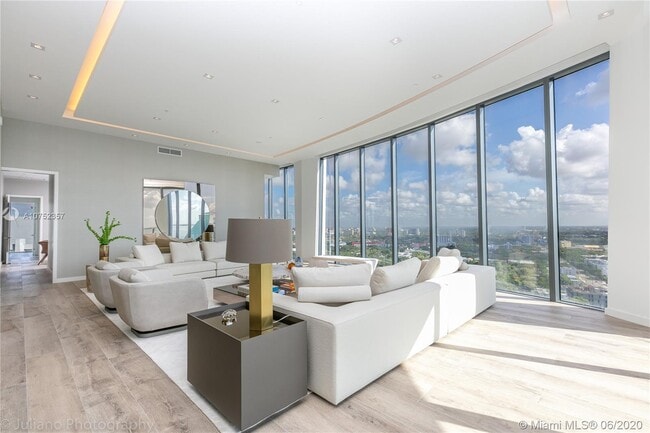 Building Photo - 2821 S Bayshore Dr
