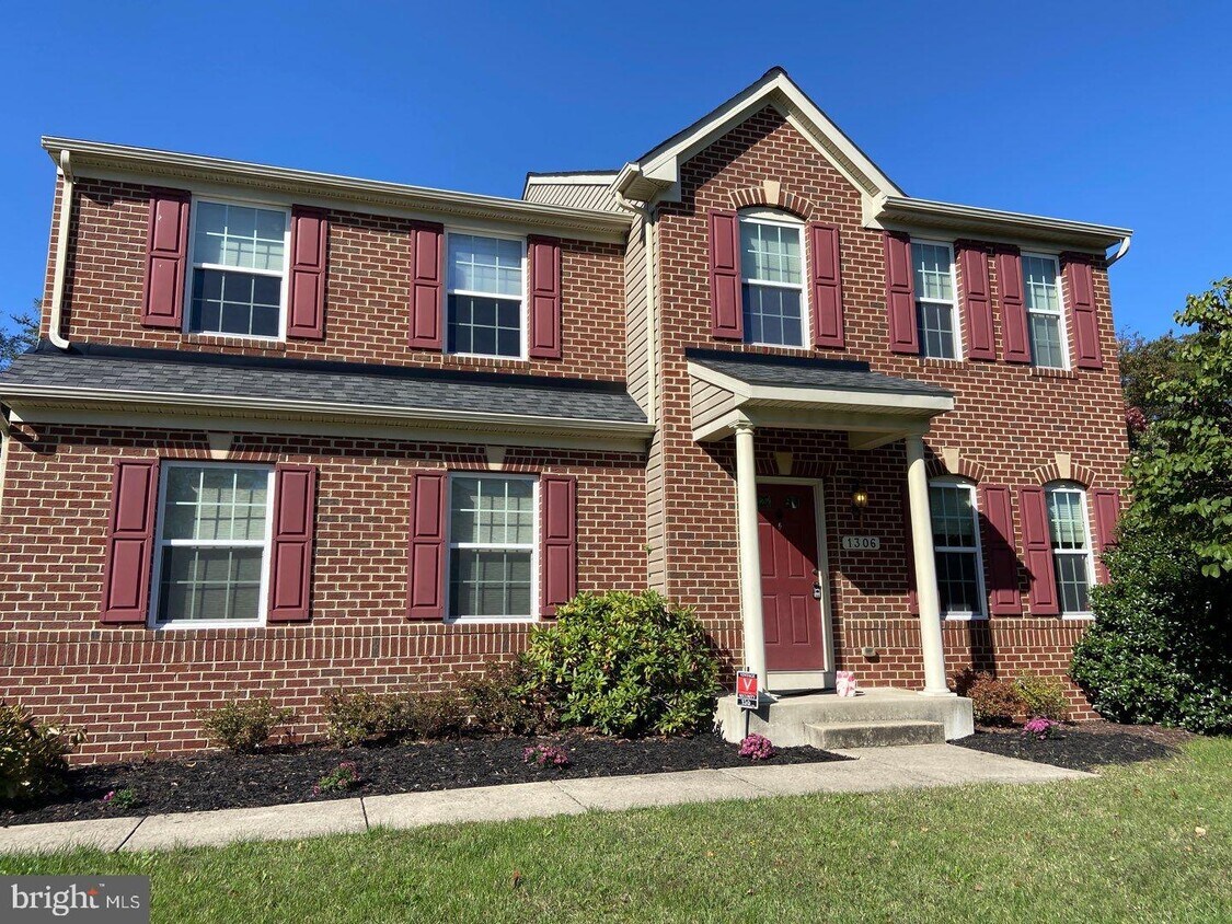Primary Photo - 1306 Sewell Farm Drive