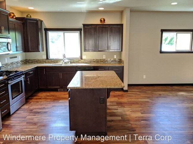 Building Photo - 3 br, 2.5 bath House - 5113 Sunset Avenue