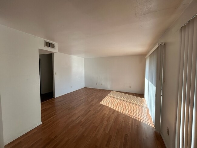 Building Photo - 1620 N Wilmot Rd
