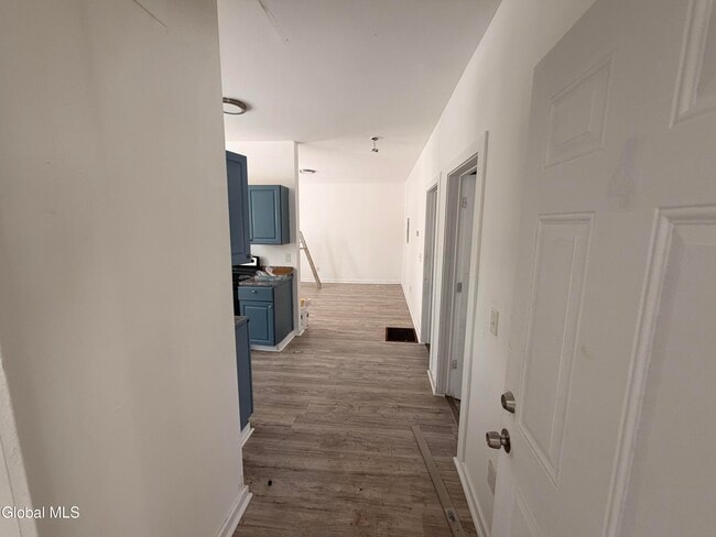 Building Photo - 8 Gardiner St