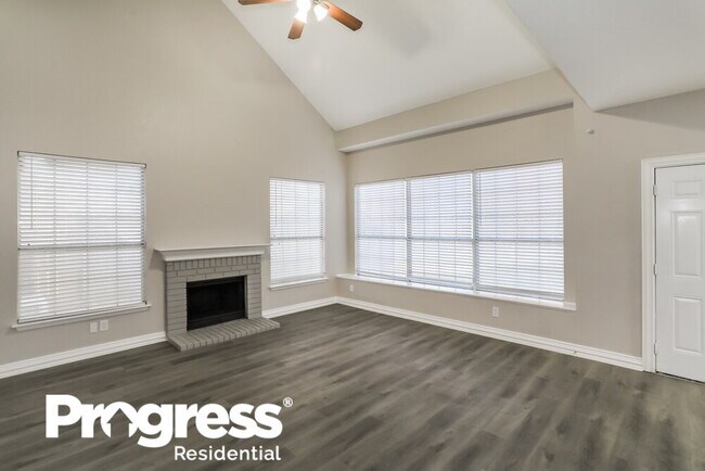 Foto del edificio - 4737 Waterway Dr N