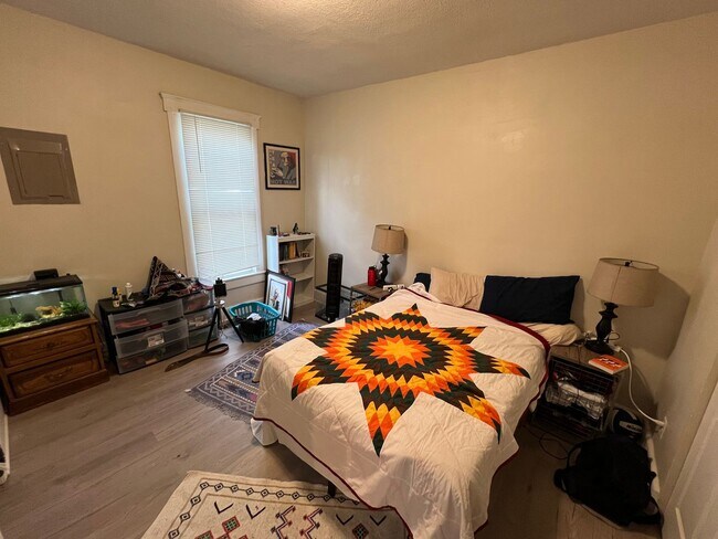 Foto del edificio - 105 E Hill St